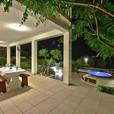 Villa Veritas